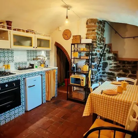 The Little House Of In The Medieval Walls Arcola